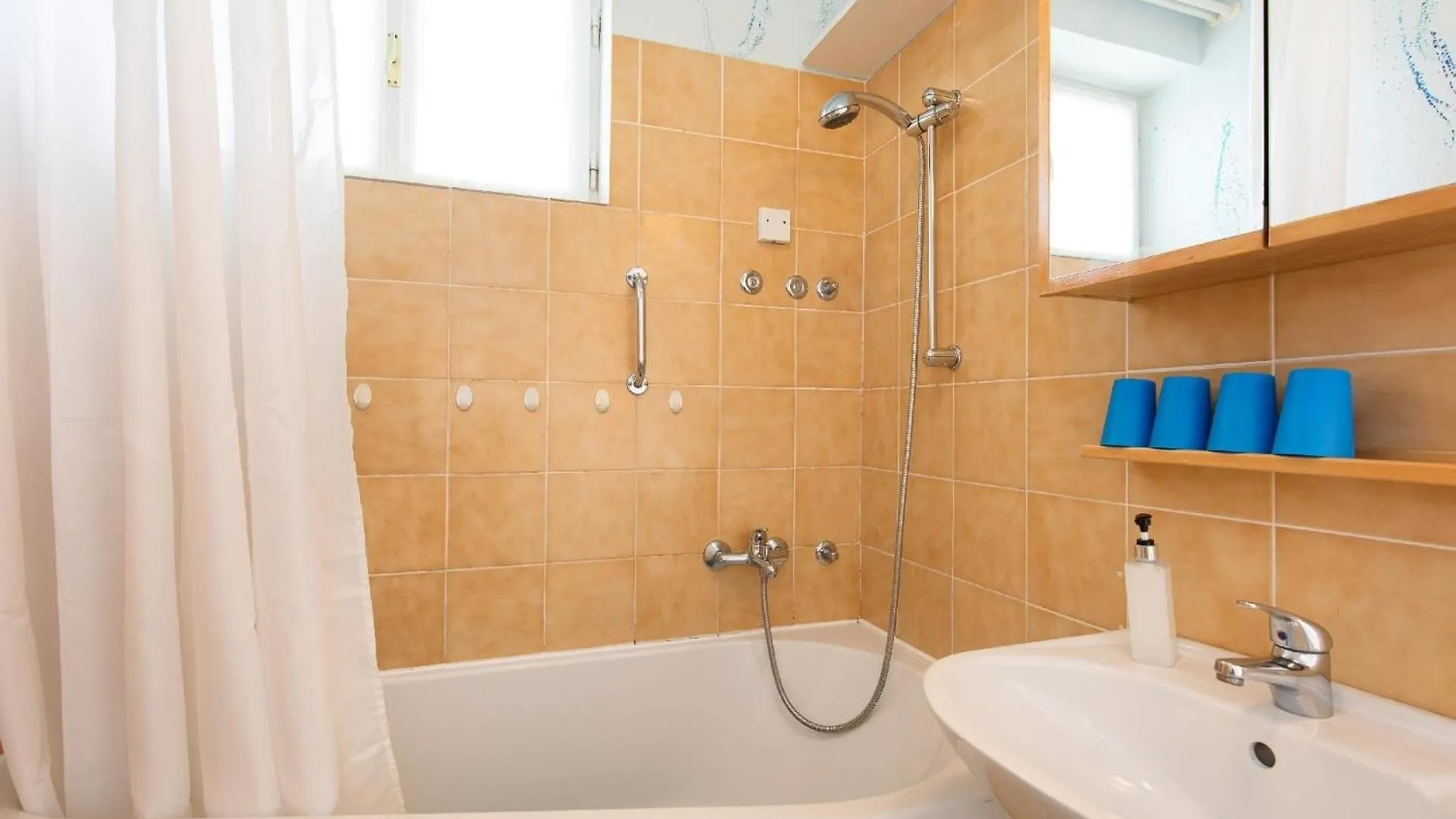 Apartment Ferienwohnung Fuer 5 Personen Ca 65 Qm In Njivice, Kvarner Bucht Krk